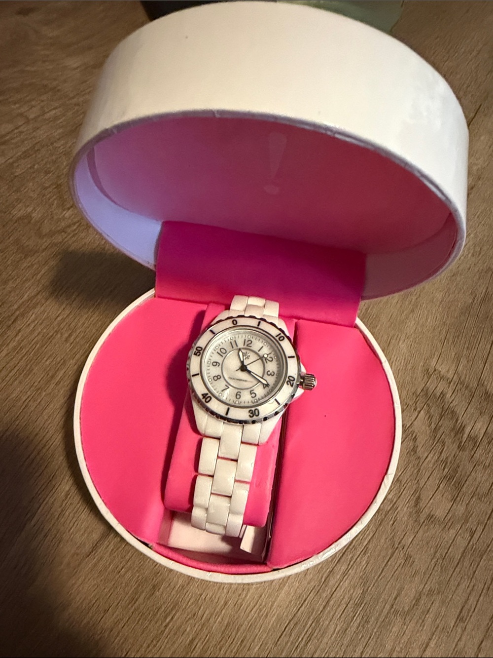 Isaac Mizrahi White Ceramic Women's Watch